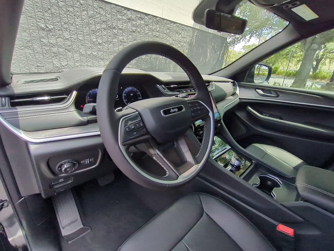 Thumbnail: 2025 Jeep Grand Cherokee - 10