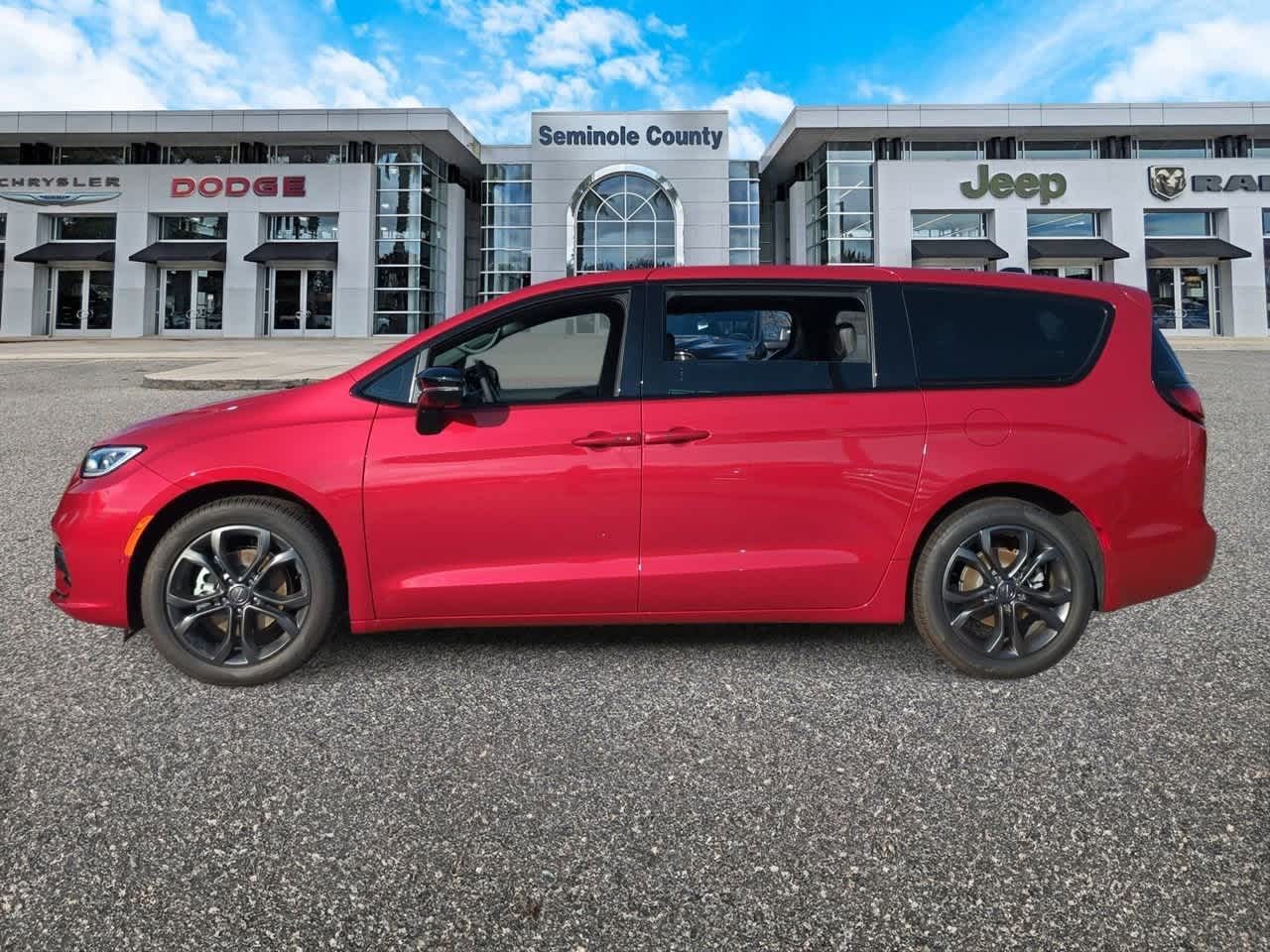 Thumbnail: 2026 Chrysler Pacifica - 5