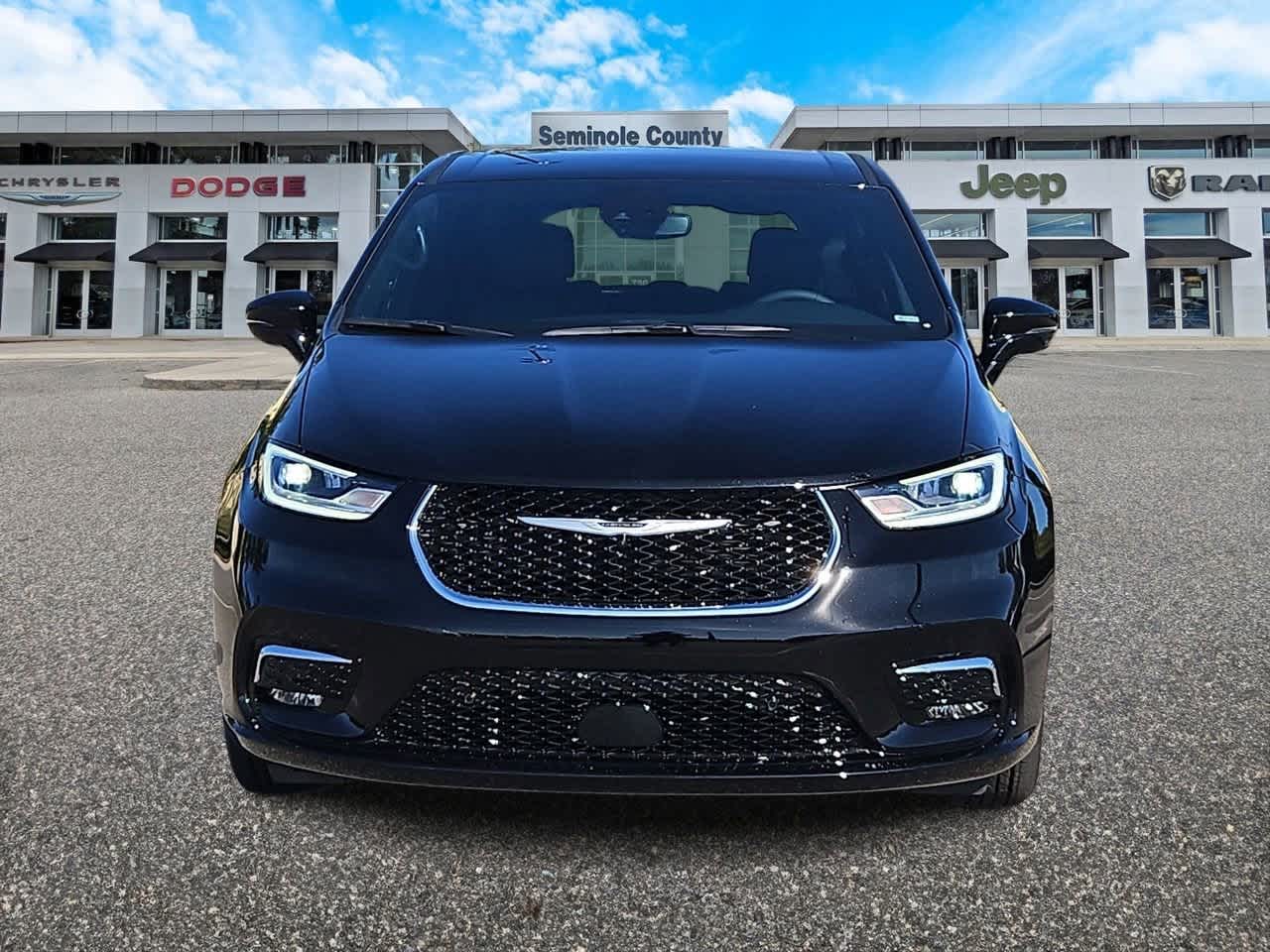 Thumbnail: 2026 Chrysler Pacifica - 3