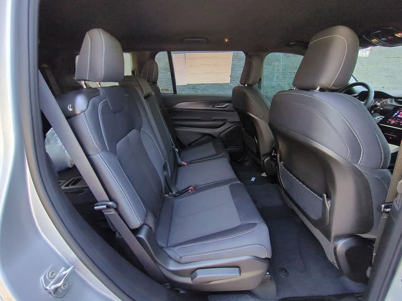 Thumbnail: 2025 Jeep Grand Cherokee L - 21