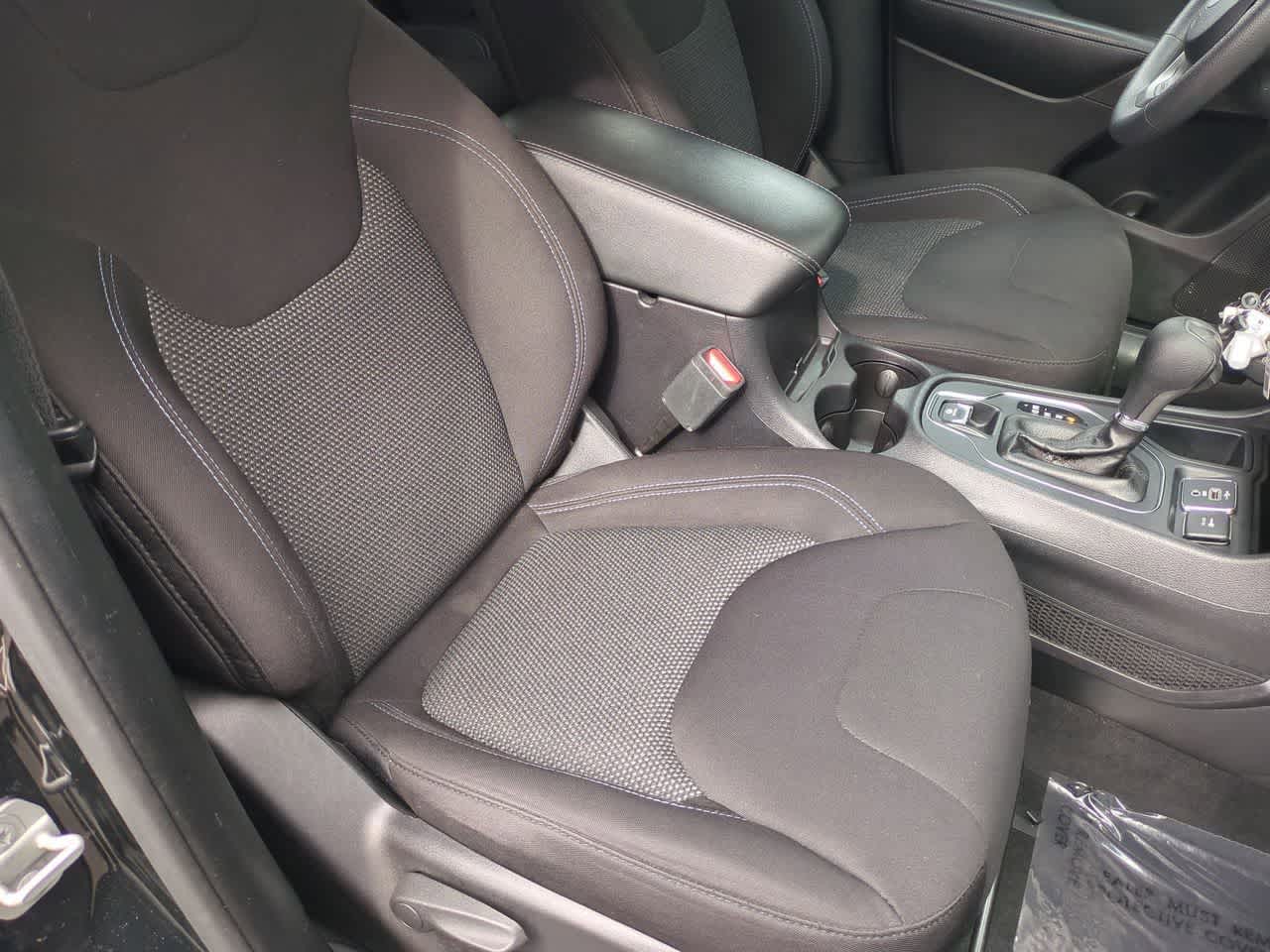 Thumbnail: 2020 Jeep Cherokee - 22