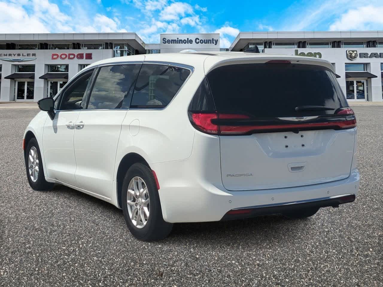 Thumbnail: 2026 Chrysler Pacifica - 6