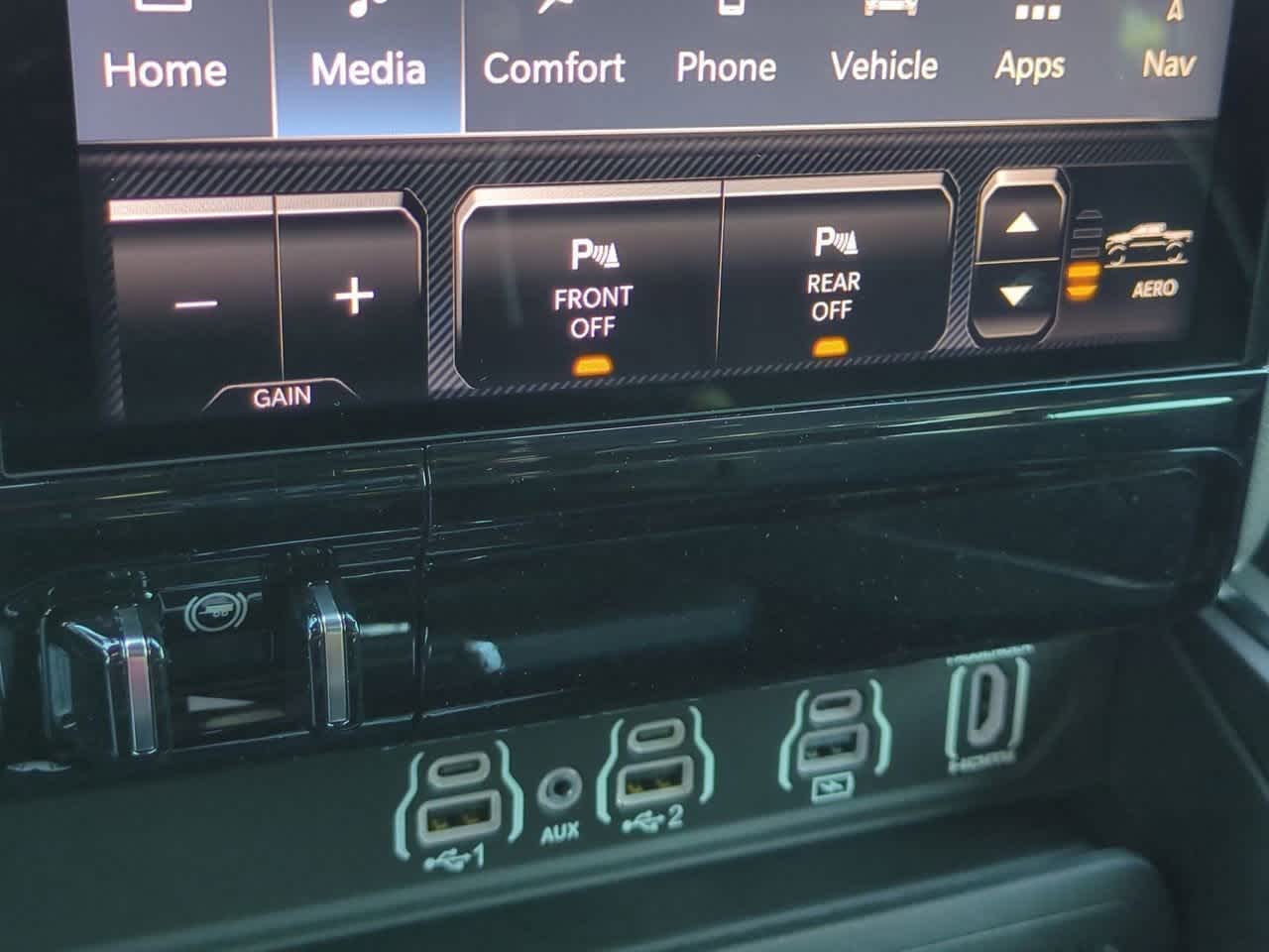 Thumbnail: 2026 RAM 1500 - 17