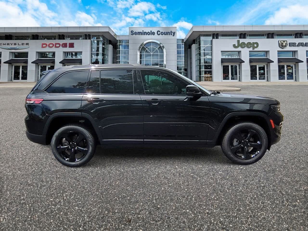 Thumbnail: 2025 Jeep Grand Cherokee - 9