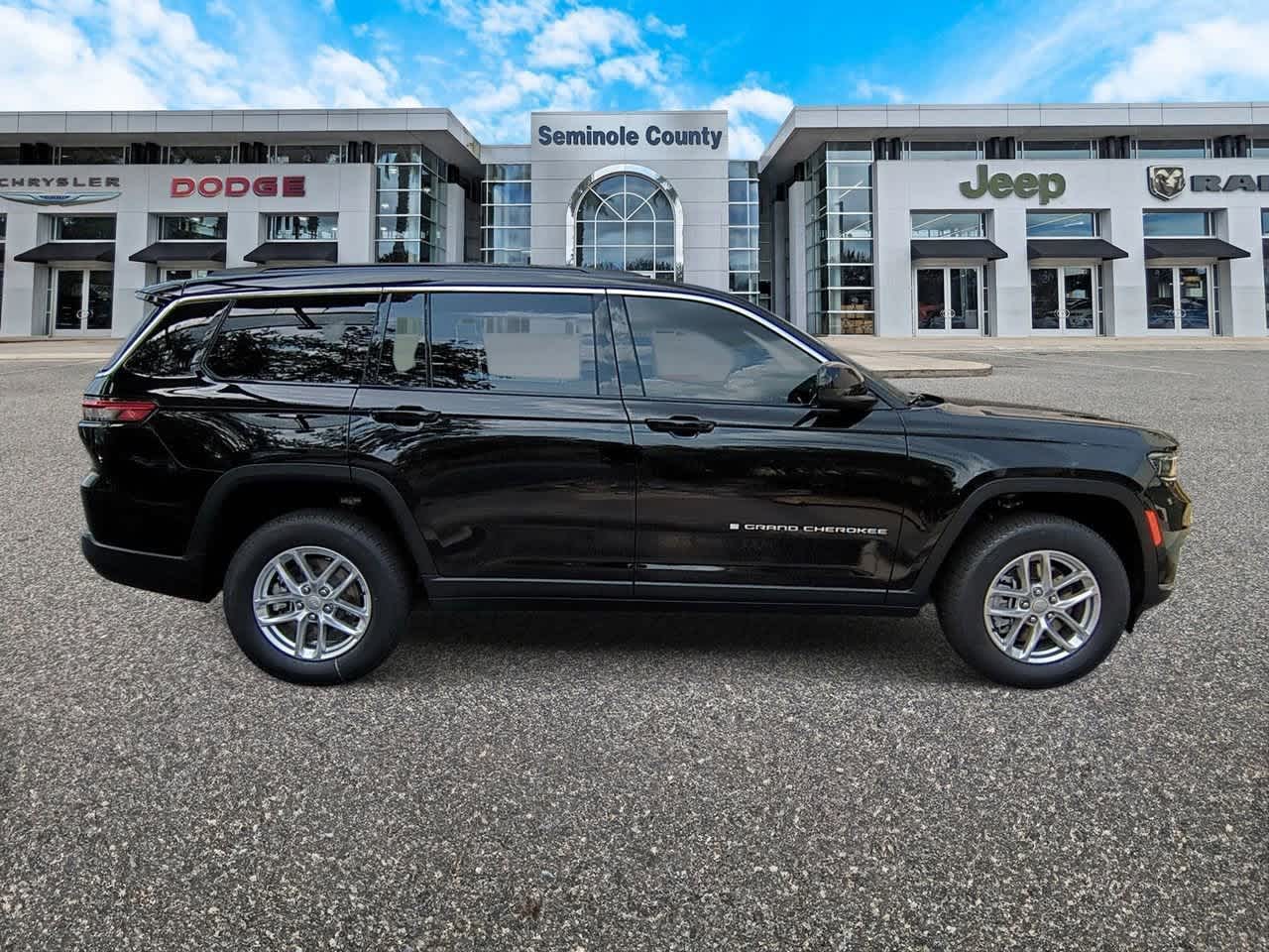 Thumbnail: 2025 Jeep Grand Cherokee L - 9