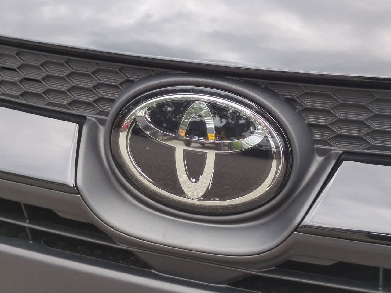 Thumbnail: 2025 Toyota Corolla - 12