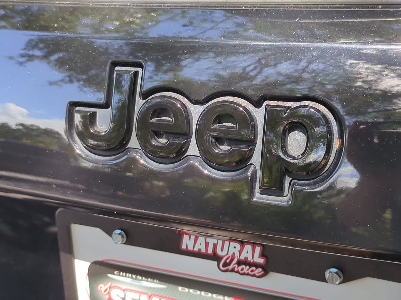Thumbnail: 2022 Jeep Grand Cherokee - 12