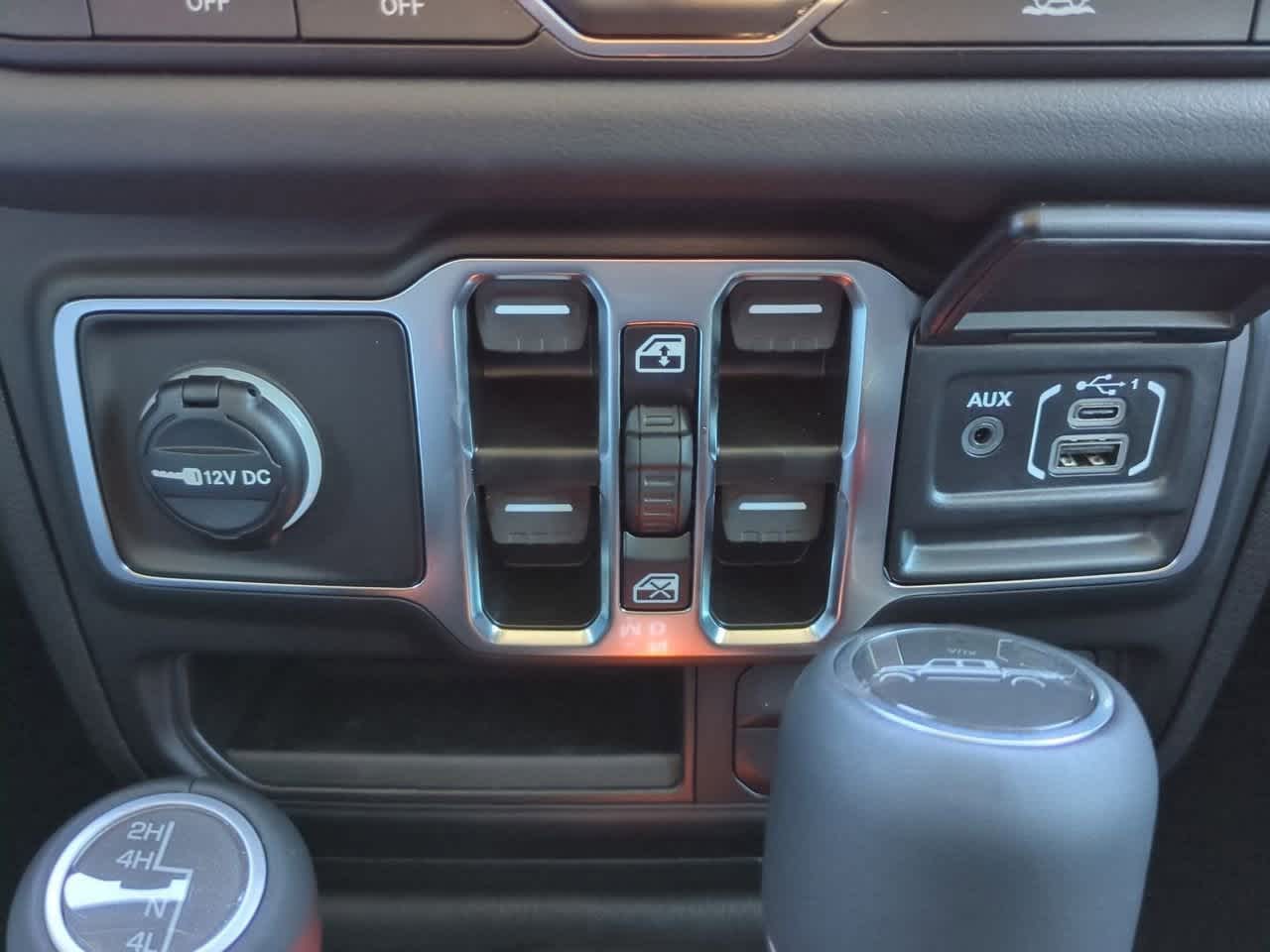 Thumbnail: 2025 Jeep Gladiator - 31