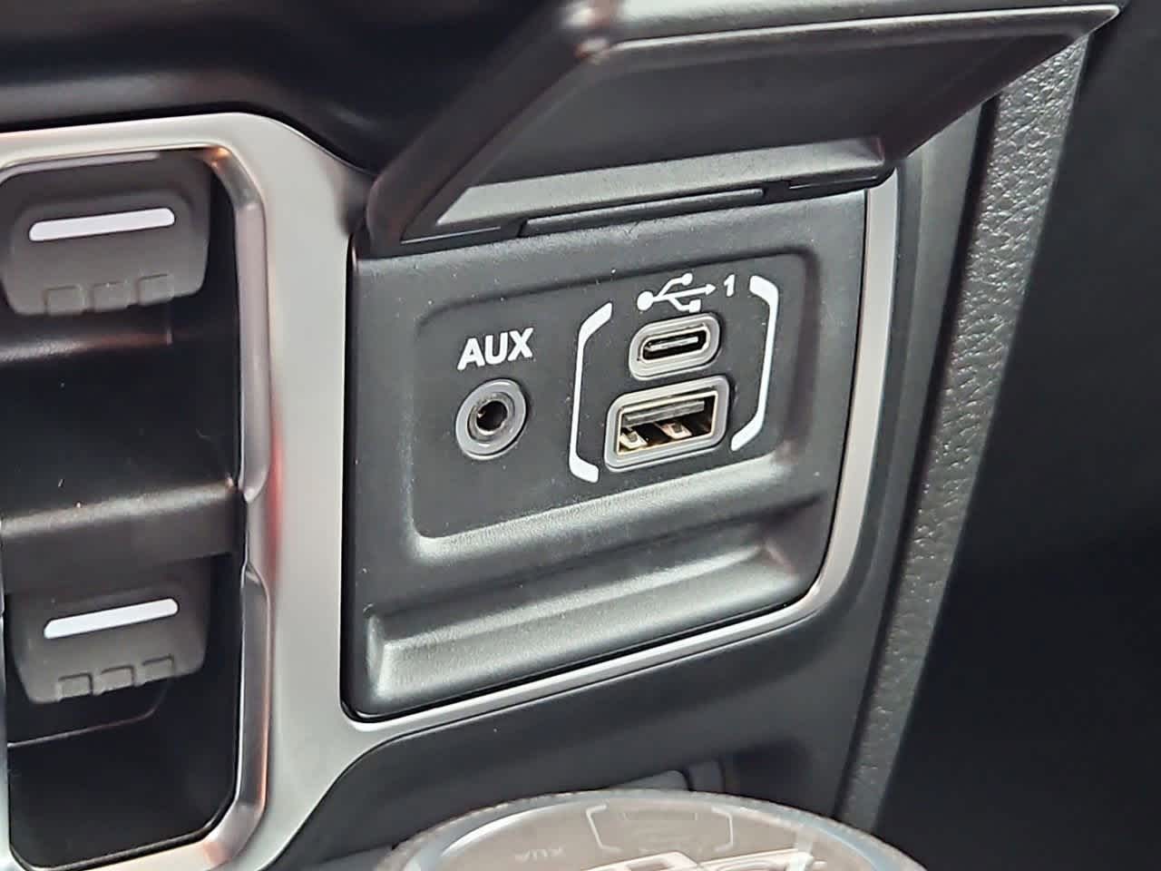 Thumbnail: 2025 Jeep Gladiator - 31