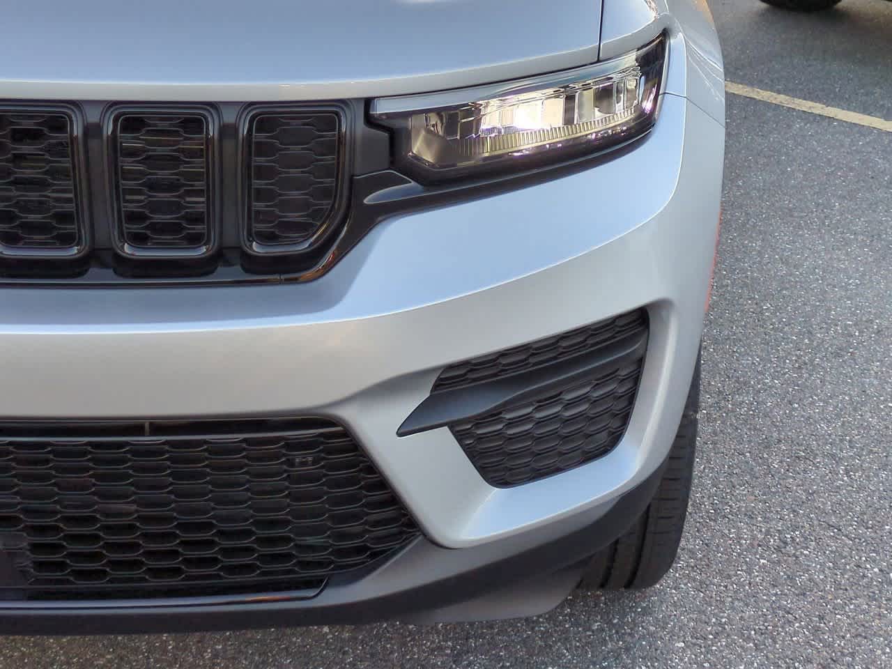 Thumbnail: 2025 Jeep Grand Cherokee - 11