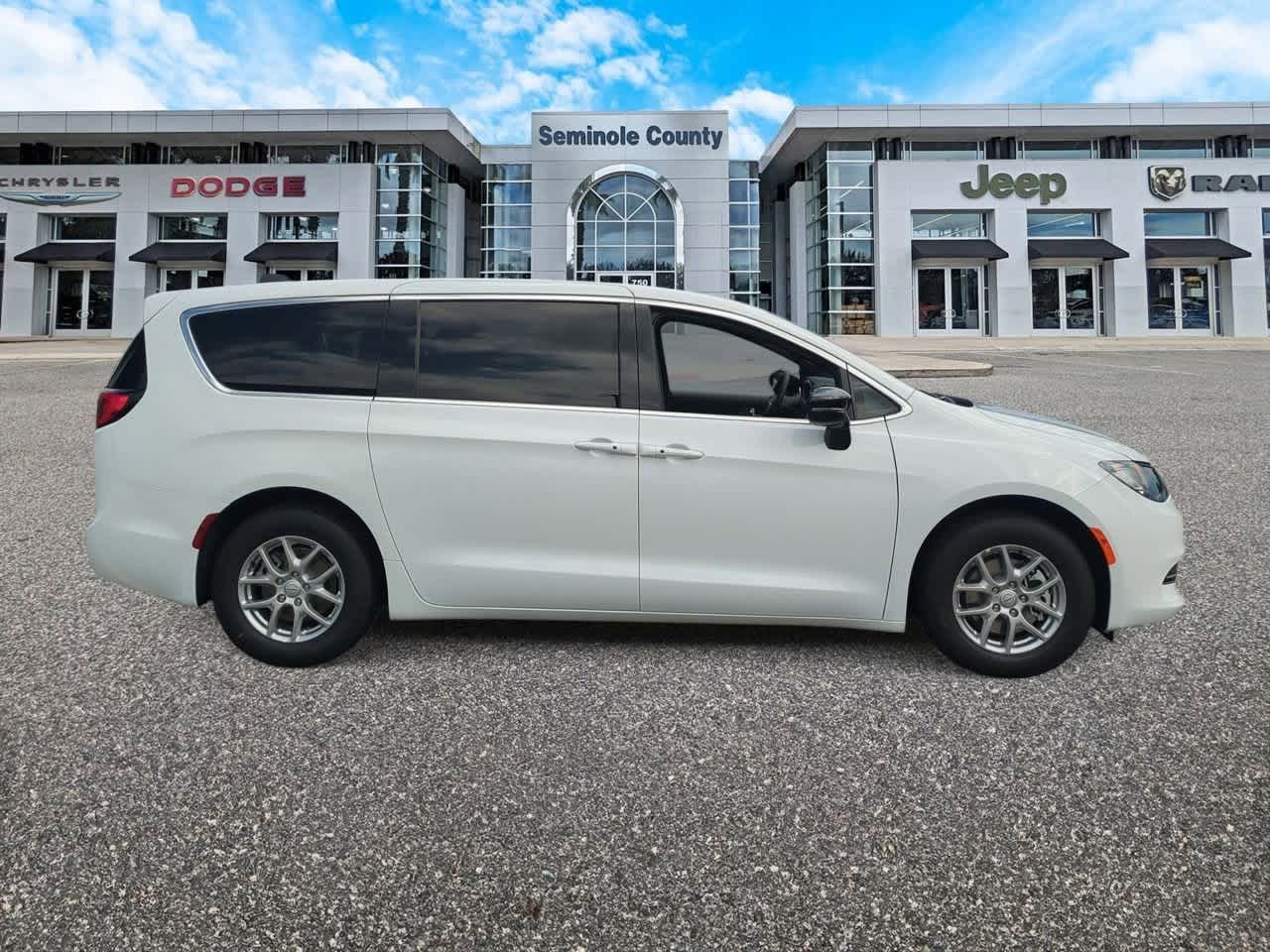 Thumbnail: 2026 Chrysler Voyager - 9