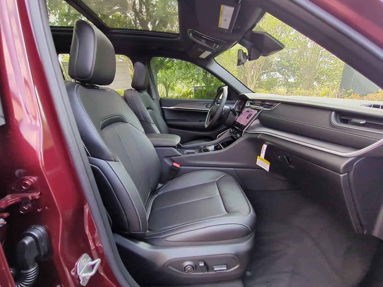 Thumbnail: 2025 Jeep Grand Cherokee - 24