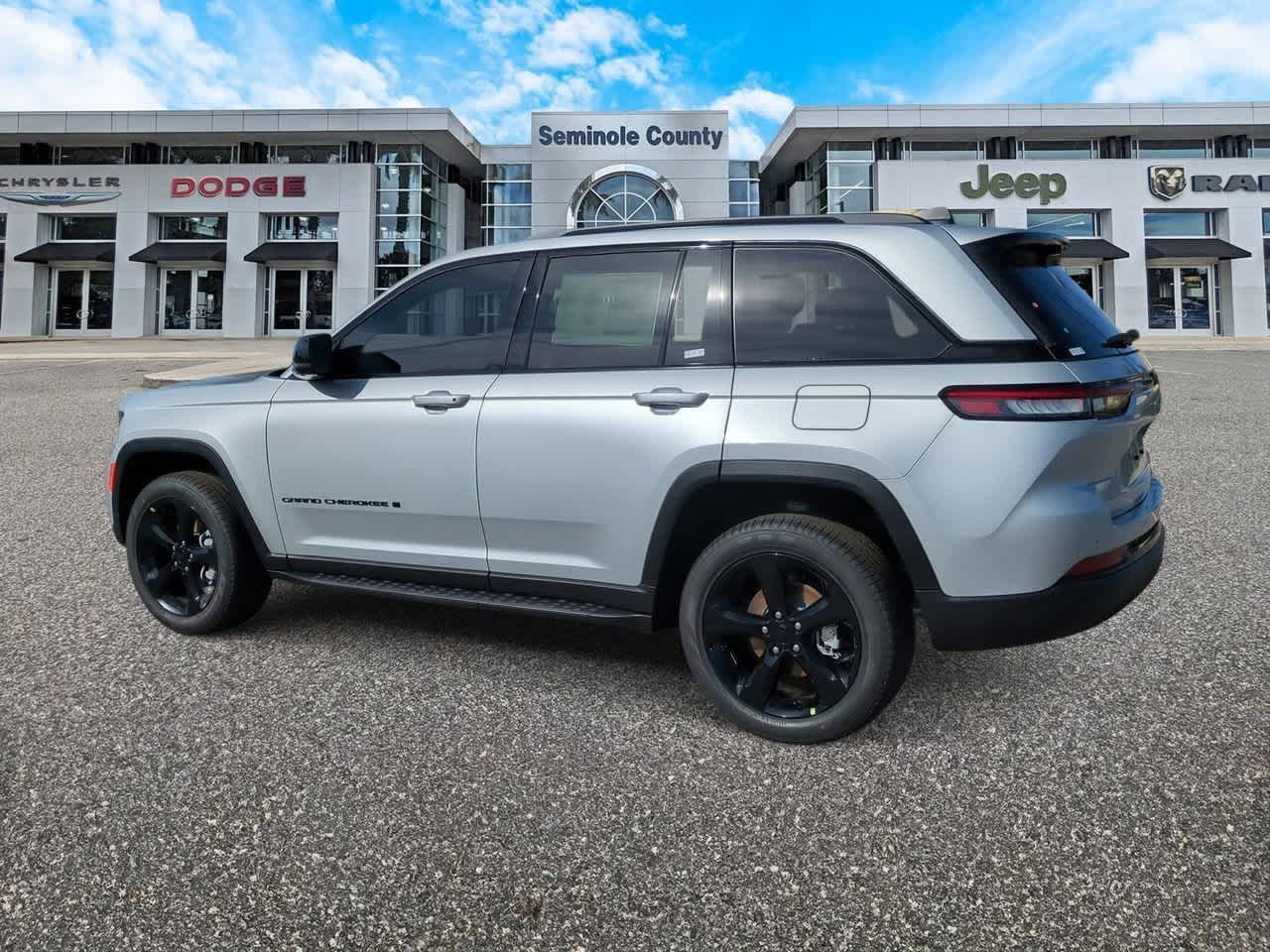 Thumbnail: 2025 Jeep Grand Cherokee - 6