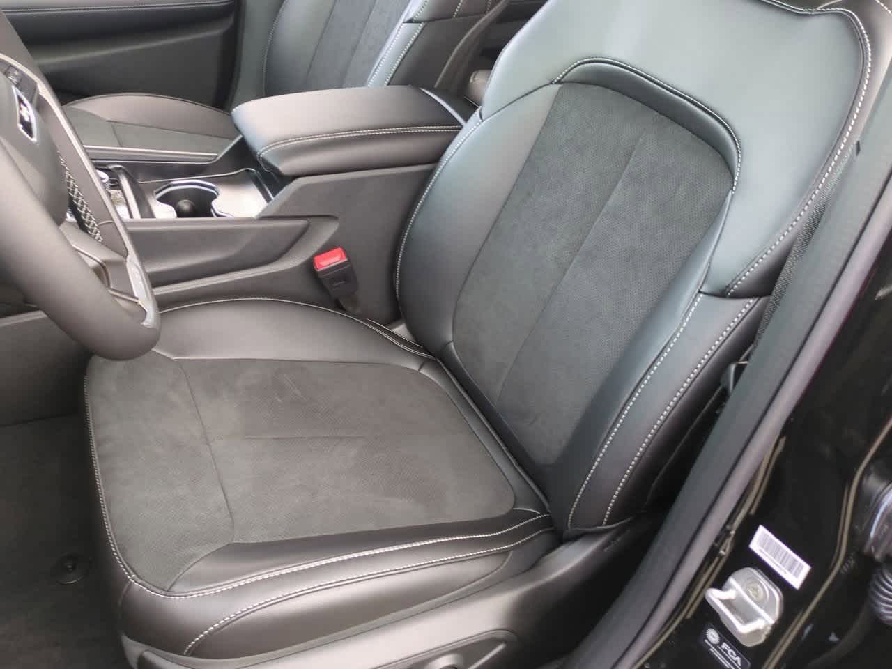 Thumbnail: 2025 Jeep Grand Cherokee - 17