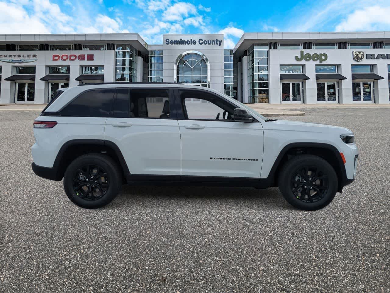 Thumbnail: 2026 Jeep Grand Cherokee - 9