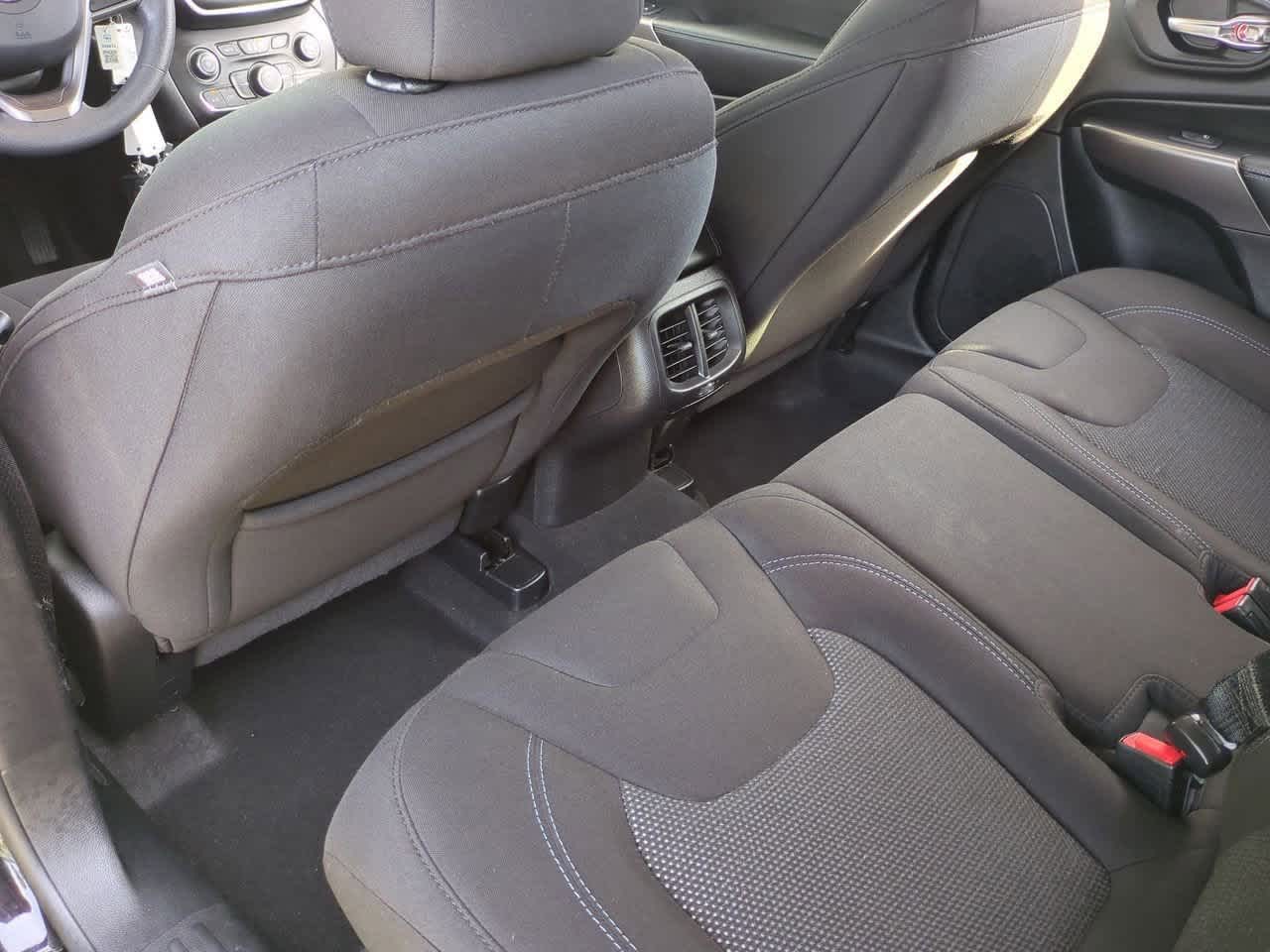 Thumbnail: 2020 Jeep Cherokee - 19