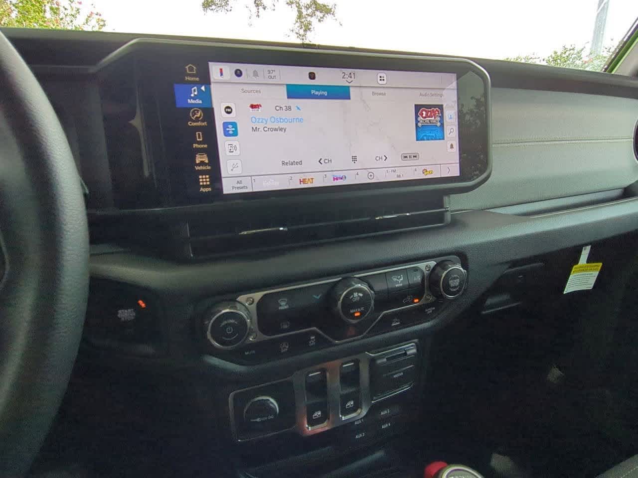 Thumbnail: 2025 Jeep Wrangler - 25