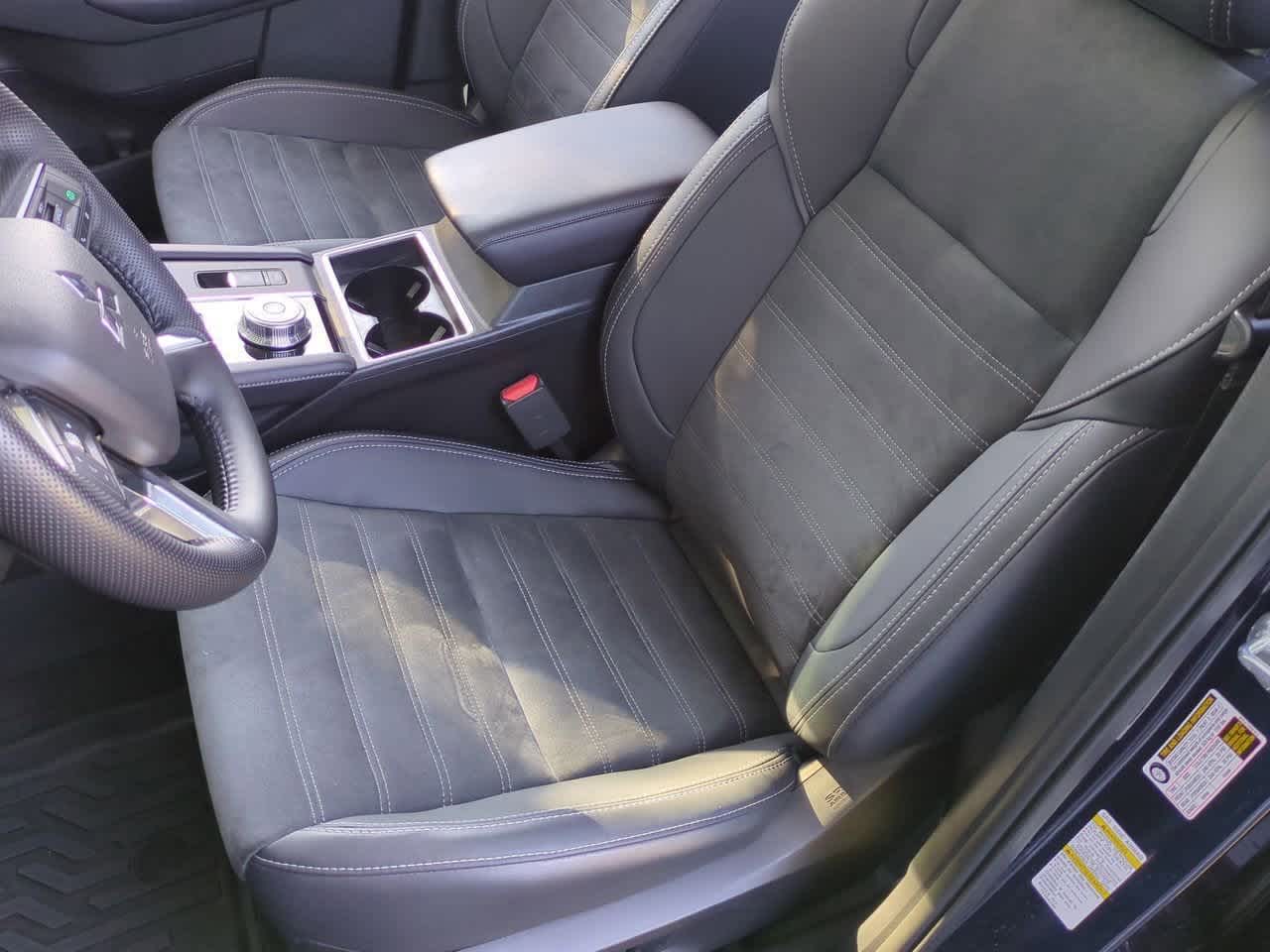 Thumbnail: 2024 Mitsubishi Outlander - 17