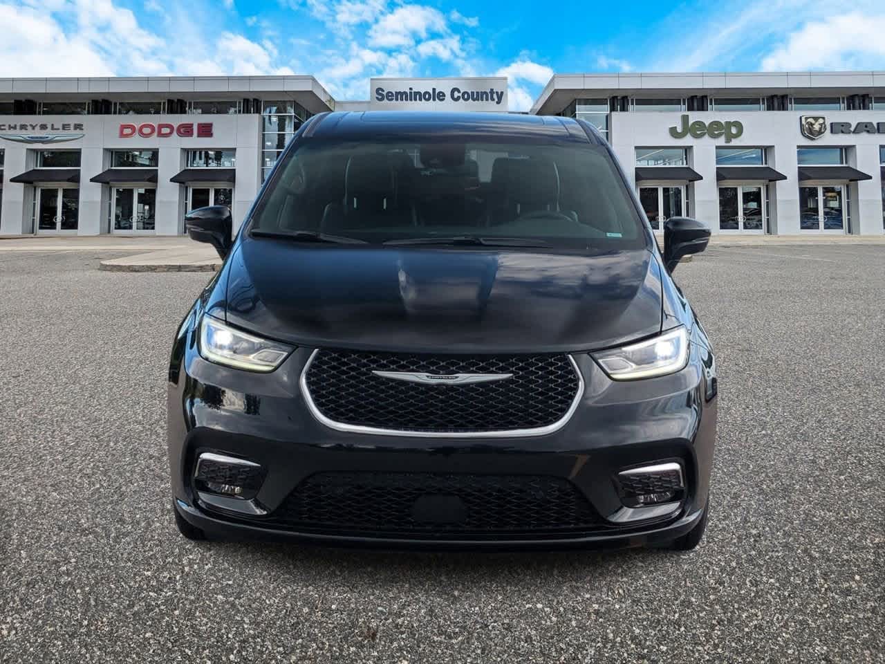 Thumbnail: 2026 Chrysler Pacifica - 3