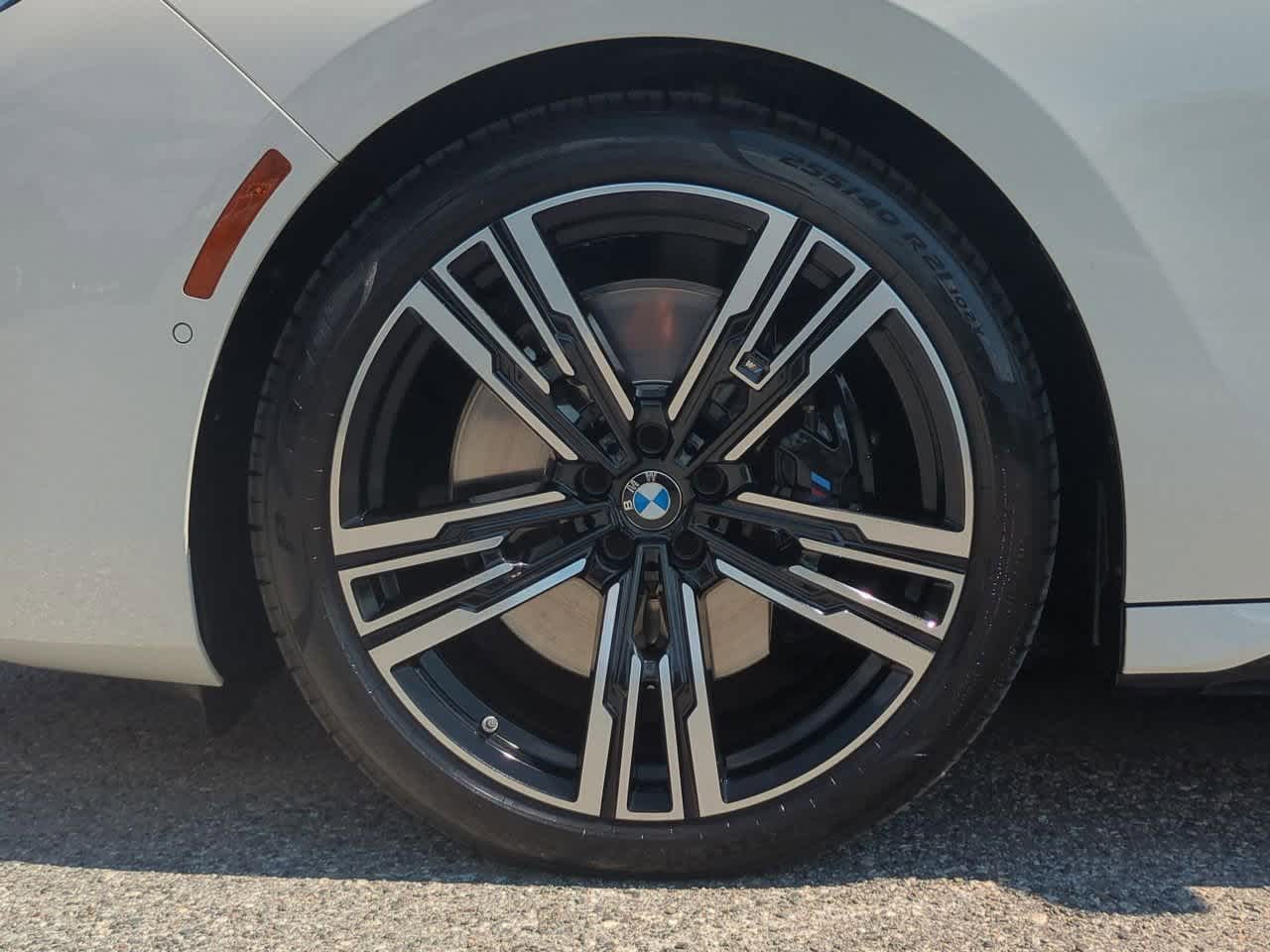 Thumbnail: 2023 BMW 7 Series - 14