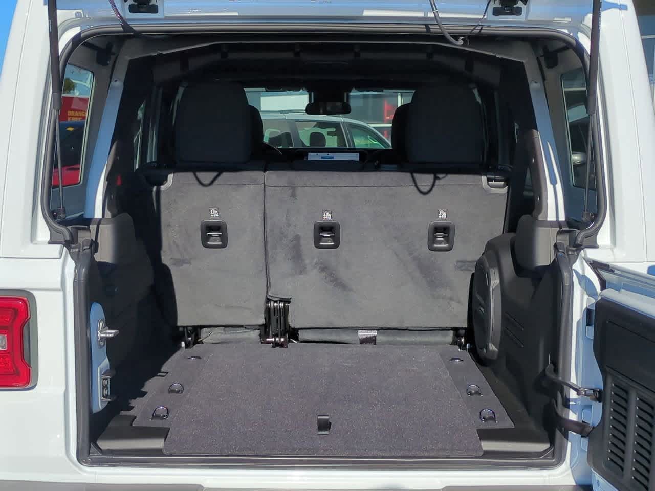 Thumbnail: 2025 Jeep Wrangler - 34