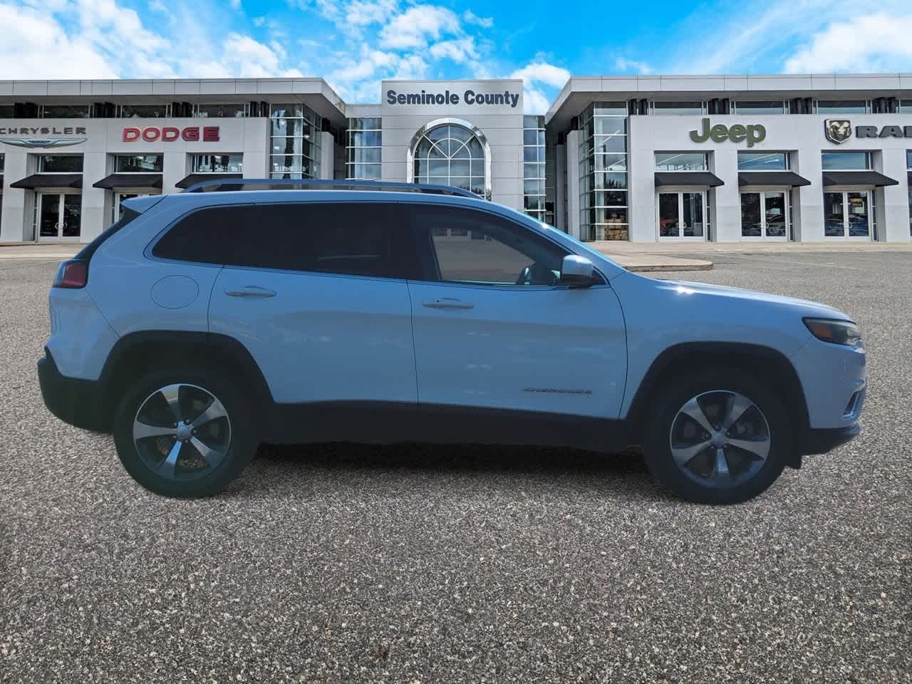 Thumbnail: 2019 Jeep Cherokee - 9