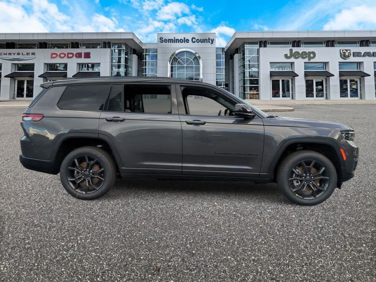 Thumbnail: 2025 Jeep Grand Cherokee L - 9