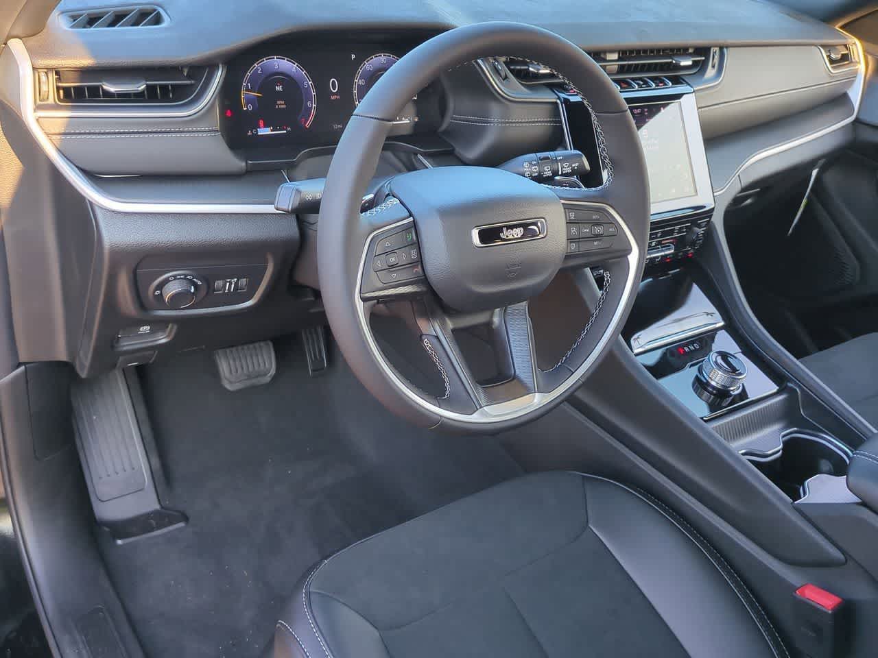 Thumbnail: 2025 Jeep Grand Cherokee - 10