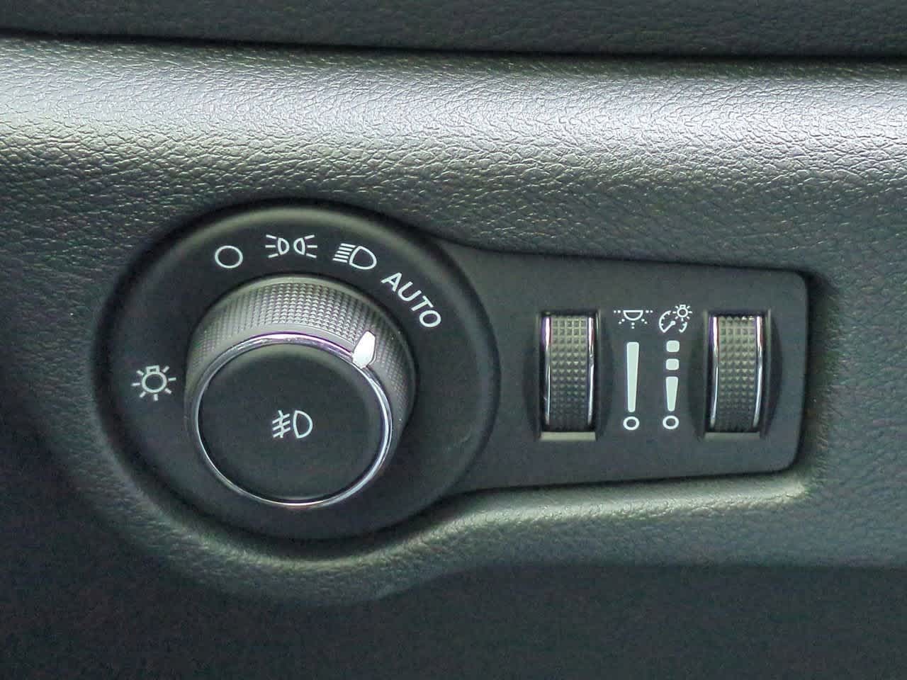 Thumbnail: 2026 Chrysler Pacifica - 18