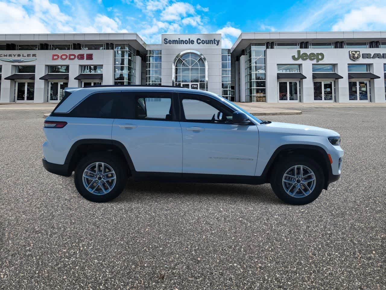 Thumbnail: 2026 Jeep Grand Cherokee - 9