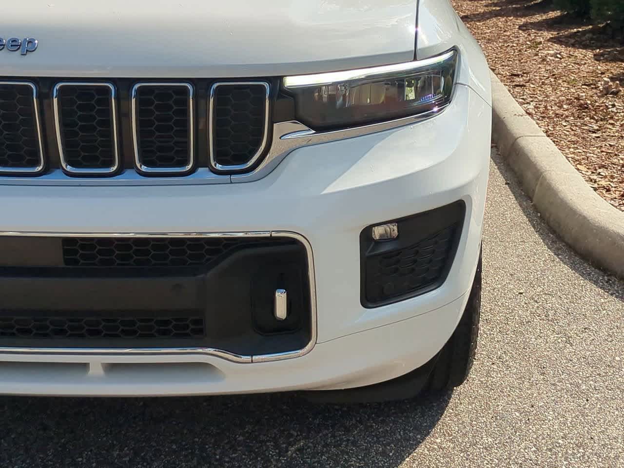 Thumbnail: 2022 Jeep Grand Cherokee L - 11