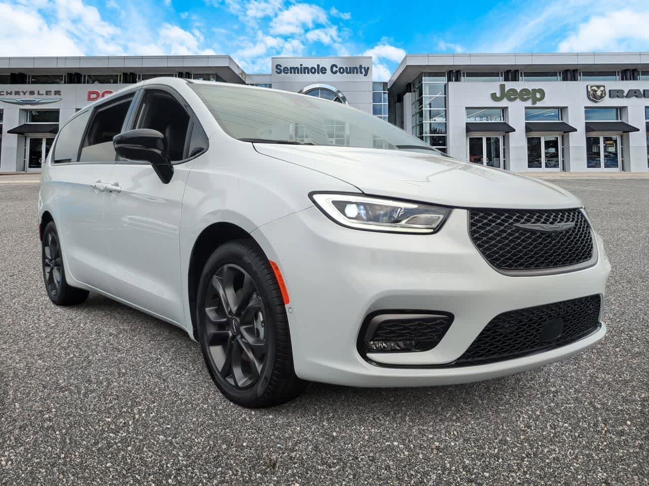 Thumbnail: 2026 Chrysler Pacifica - 2