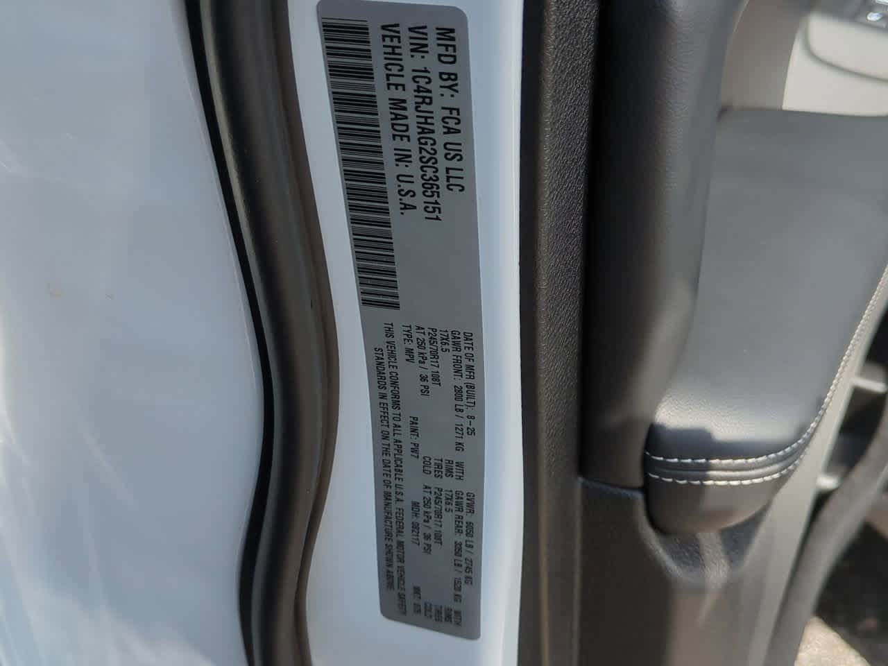 Thumbnail: 2025 Jeep Grand Cherokee - 35