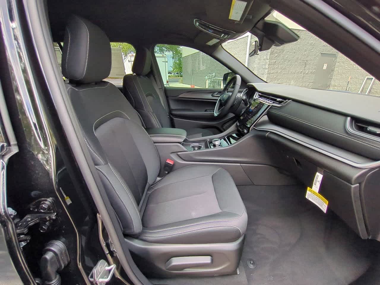 Thumbnail: 2025 Jeep Grand Cherokee L - 22