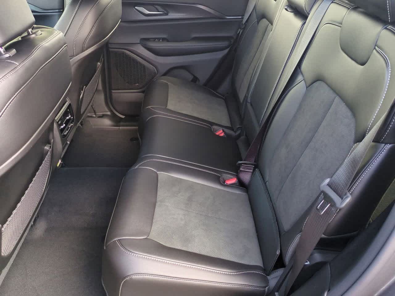 Thumbnail: 2025 Jeep Grand Cherokee - 21