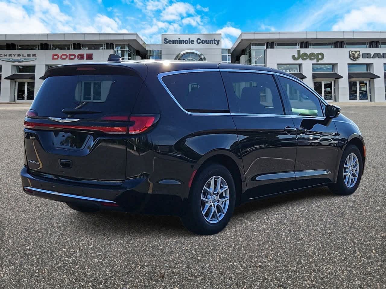 Thumbnail: 2026 Chrysler Pacifica - 8