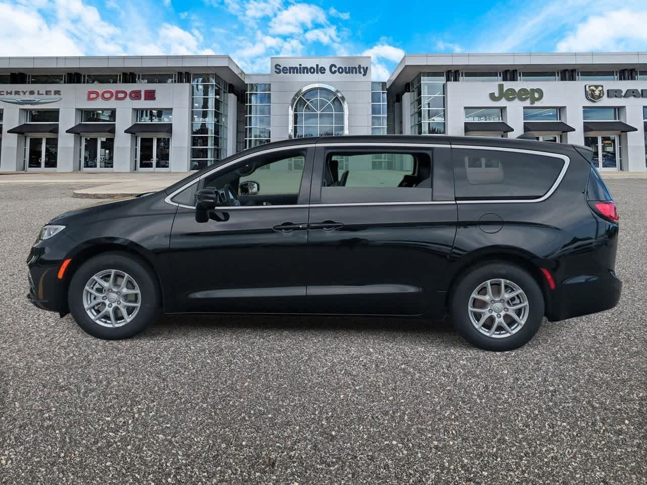 Thumbnail: 2026 Chrysler Pacifica - 5