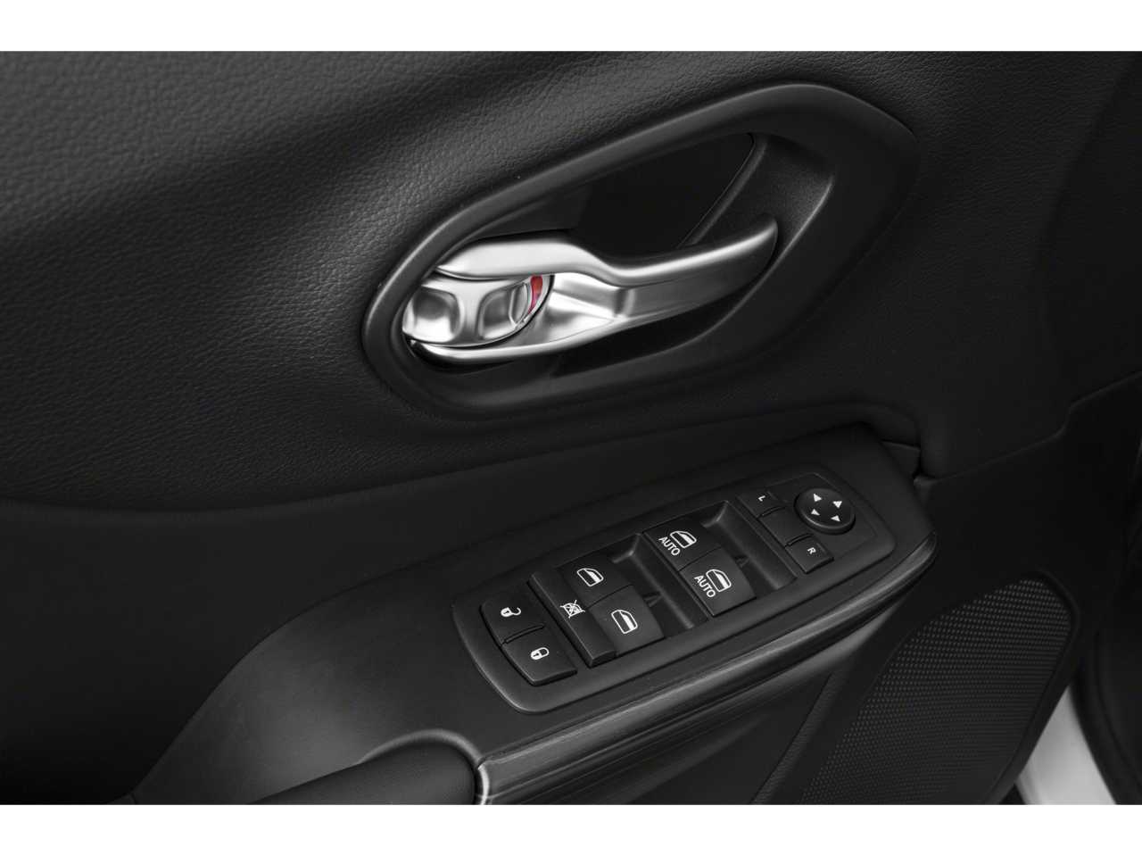Thumbnail: 2015 Jeep Cherokee - 15