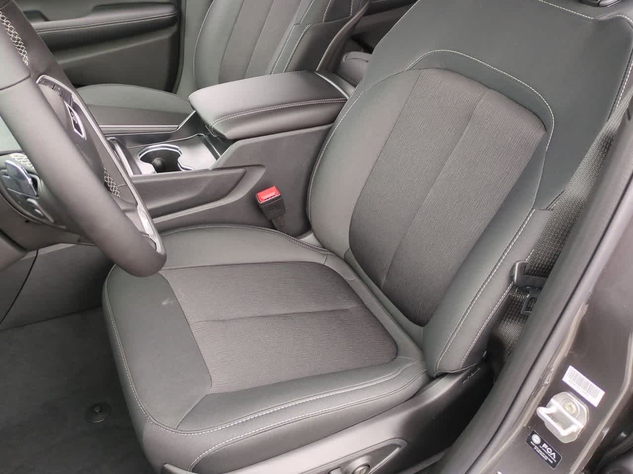 Thumbnail: 2025 Jeep Grand Cherokee - 16