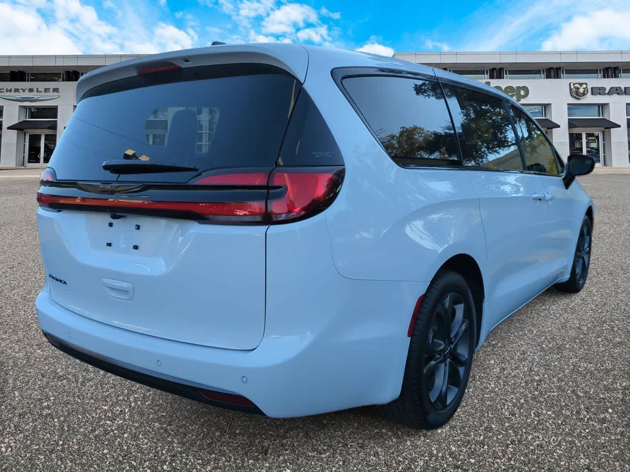 Thumbnail: 2026 Chrysler Pacifica - 8