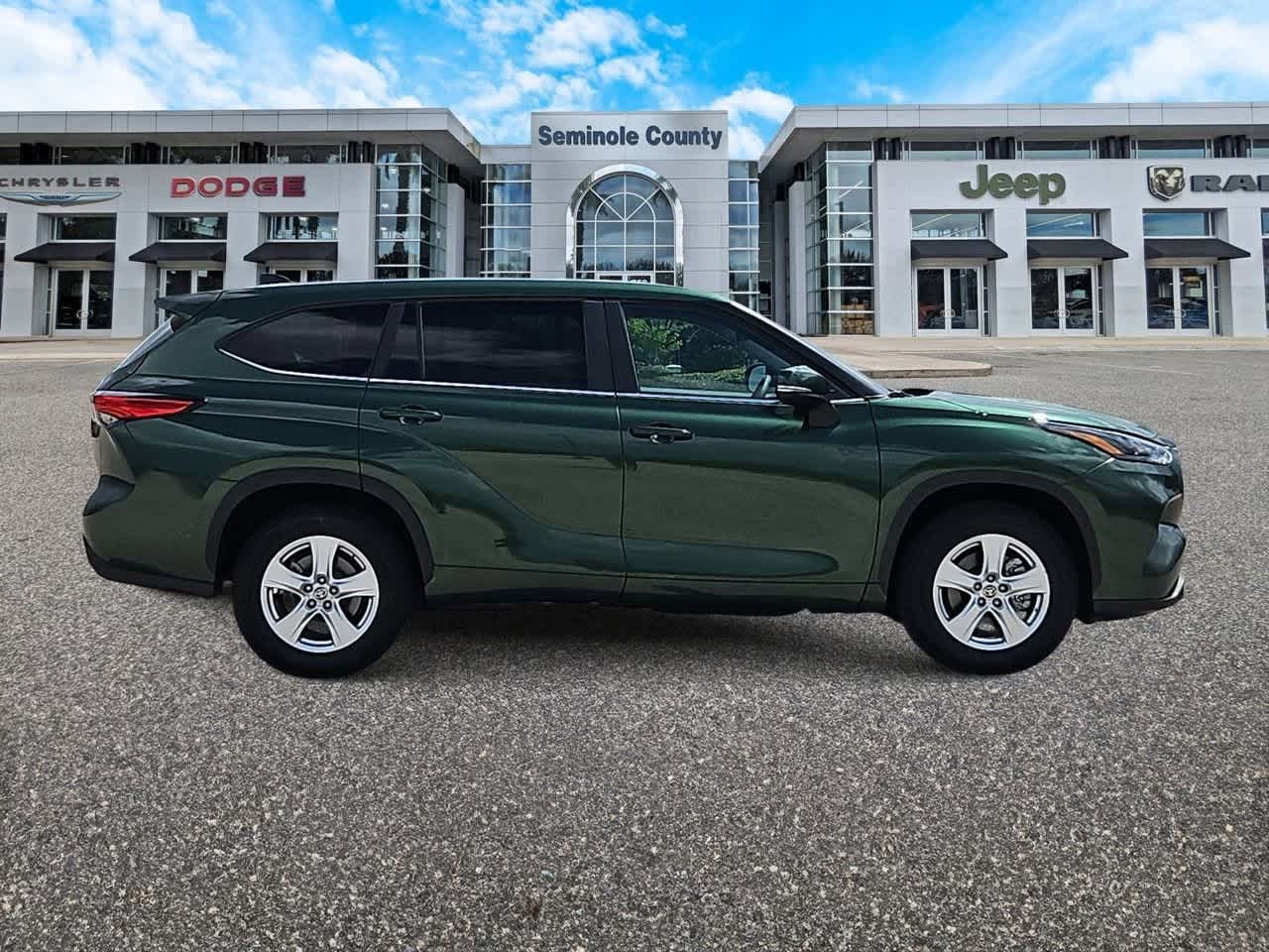 Thumbnail: 2023 Toyota Highlander - 9