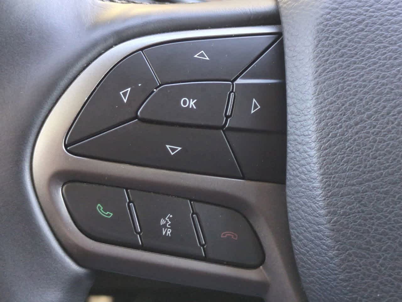 Thumbnail: 2019 Jeep Cherokee - 25