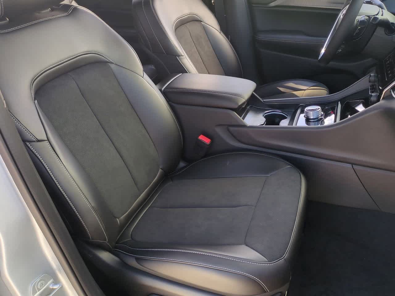 Thumbnail: 2025 Jeep Grand Cherokee L - 23