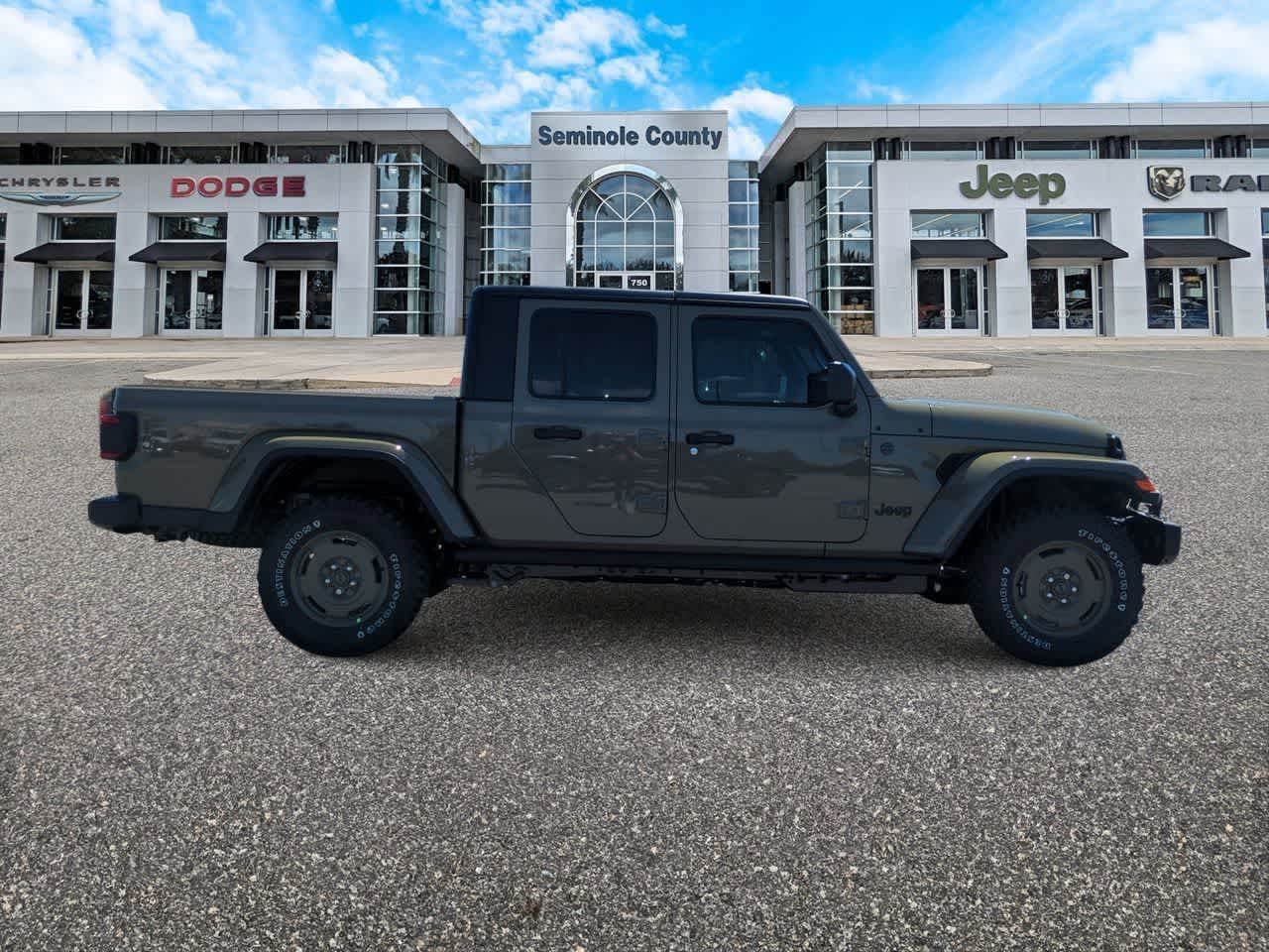 Thumbnail: 2026 Jeep Gladiator - 9