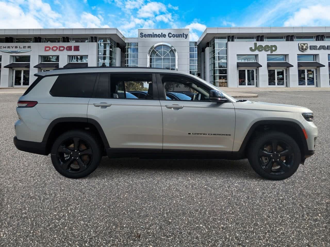 Thumbnail: 2025 Jeep Grand Cherokee L - 9