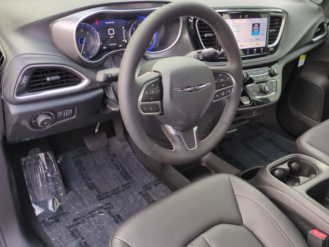 Thumbnail: 2026 Chrysler Pacifica - 10