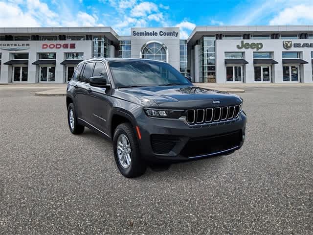 2025 Jeep Grand Cherokee Laredo 2