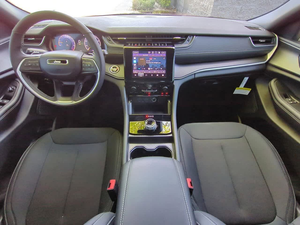 Thumbnail: 2025 Jeep Grand Cherokee L - 16