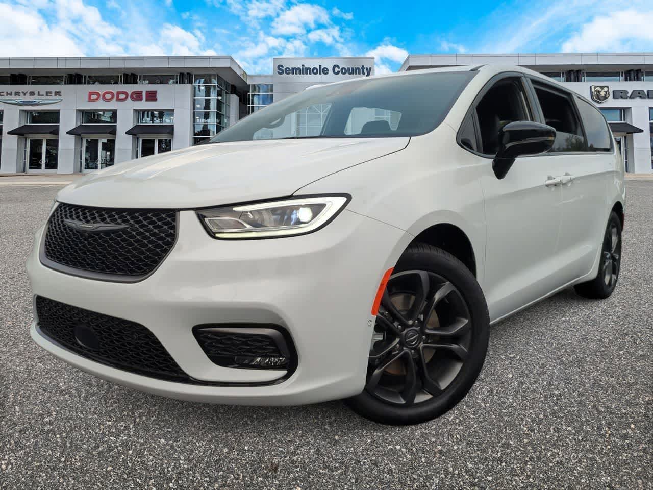 Thumbnail: 2026 Chrysler Pacifica - 1