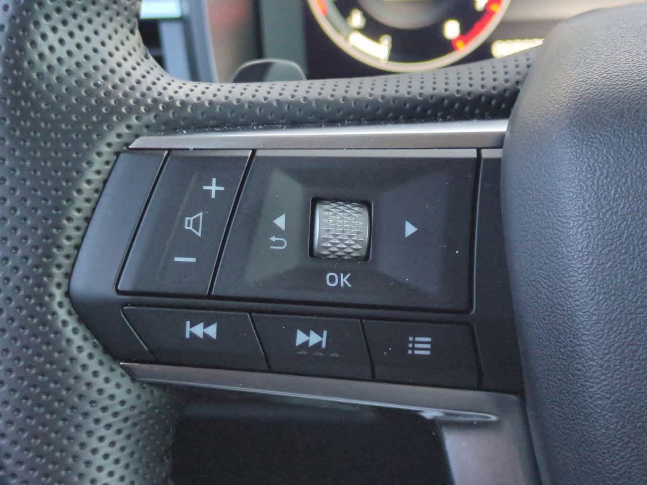 Thumbnail: 2024 Mitsubishi Outlander - 25